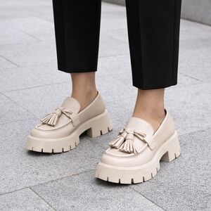 Zara Tassel Platform Loafers Lug Sole Moc Toe Beige Women's US 8 EU 39 Chunky